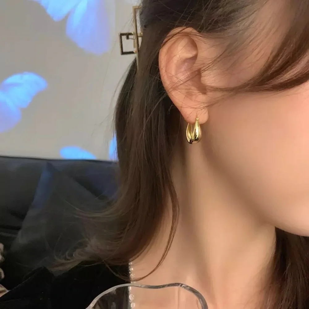 Gold hoop earrings - 18k real gold plated on 925 sterling silver minimal design - Picture 5 of 8